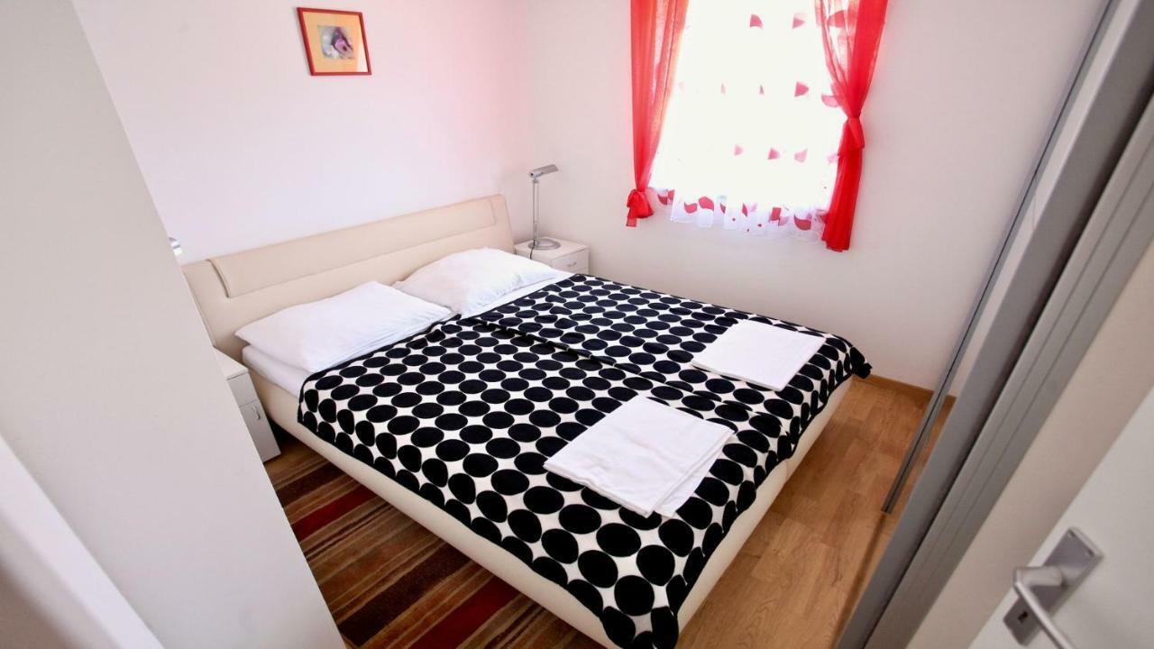 B88 Apartments - Vila Palma Sveti Filip i Jakov Buitenkant foto