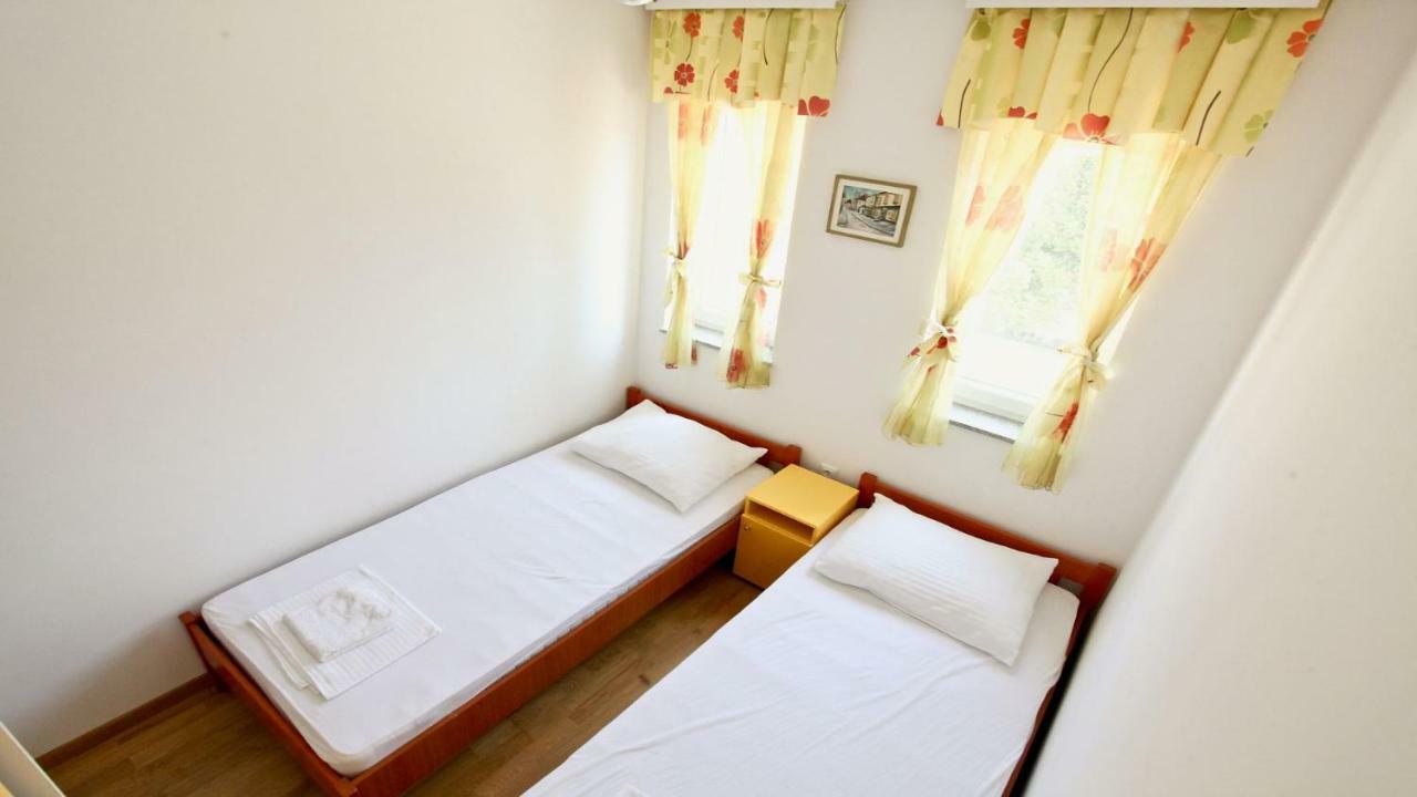 B88 Apartments - Vila Palma Sveti Filip i Jakov Buitenkant foto