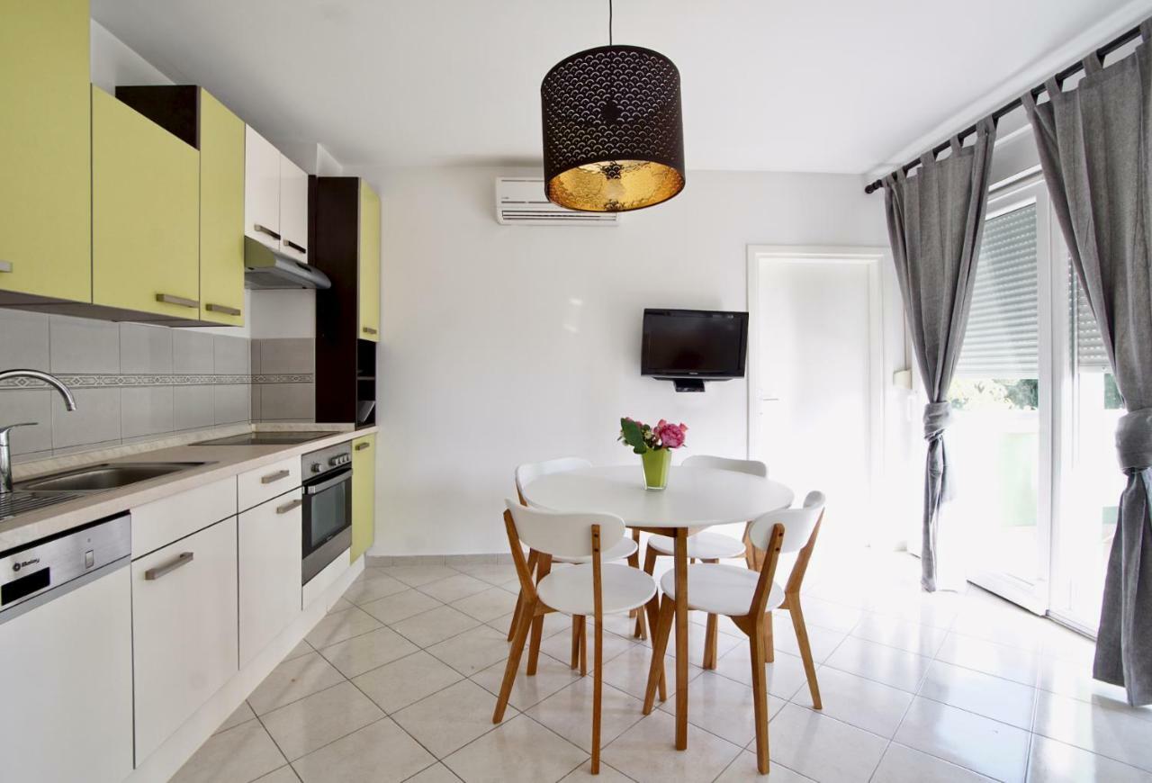 B88 Apartments - Vila Palma Sveti Filip i Jakov Buitenkant foto