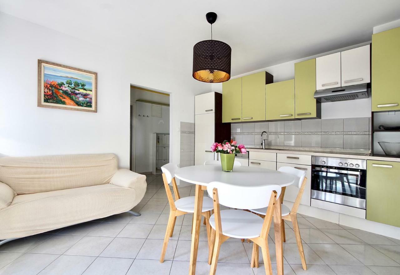 B88 Apartments - Vila Palma Sveti Filip i Jakov Buitenkant foto