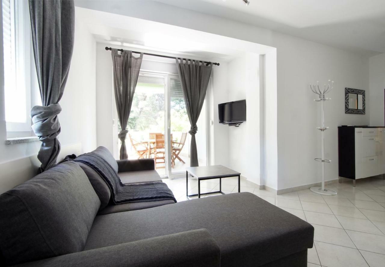 B88 Apartments - Vila Palma Sveti Filip i Jakov Buitenkant foto