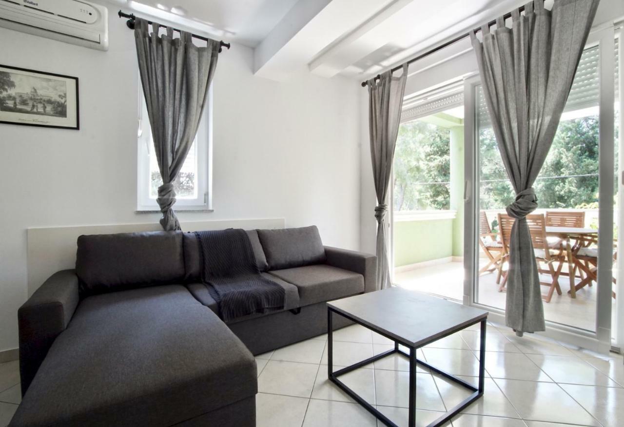 B88 Apartments - Vila Palma Sveti Filip i Jakov Buitenkant foto