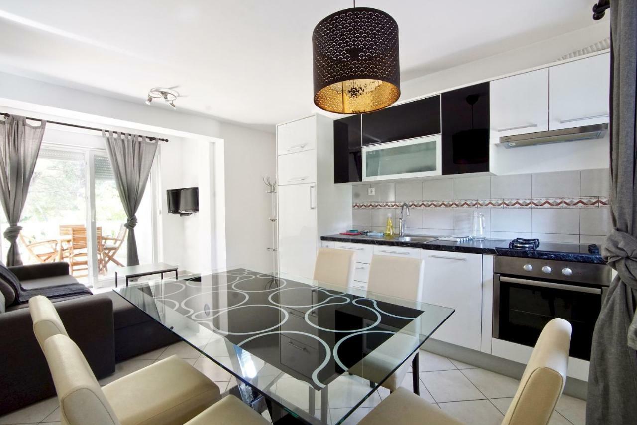 B88 Apartments - Vila Palma Sveti Filip i Jakov Buitenkant foto